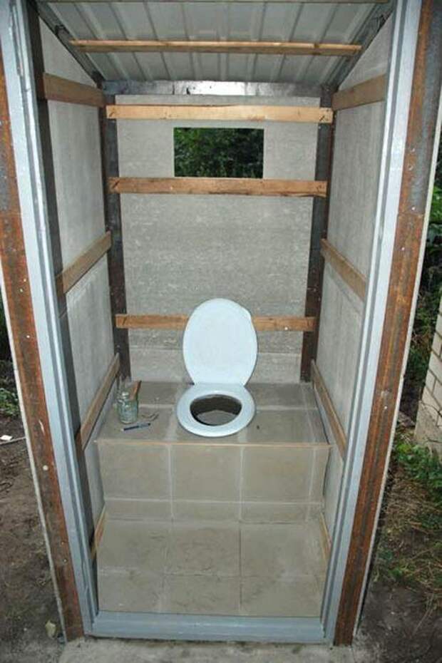 Как самой сделать туалет на даче. Каркас туалета. Дачный туалет внутри. Отделка дачного туалета. Металлический каркас для туалета.