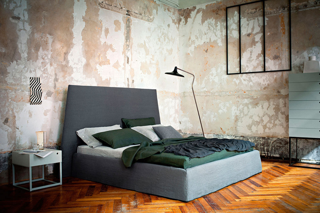 bedroom-with-distressed-walls-twiggy-ivano-redaelli.jpg