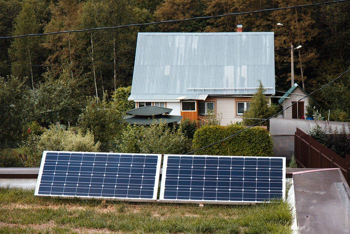 Солнечные панели сколько нужно панелей. Солнечная панель Solar. Солнечный батарея v Panel. Дом с солнечными батареями.