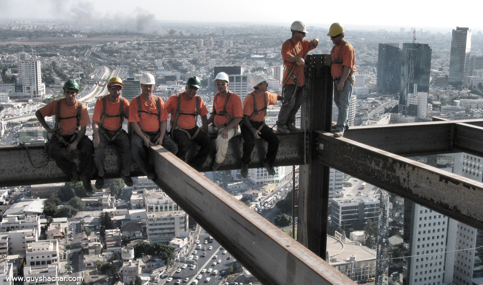 Фото рабочих на небоскребе в нью