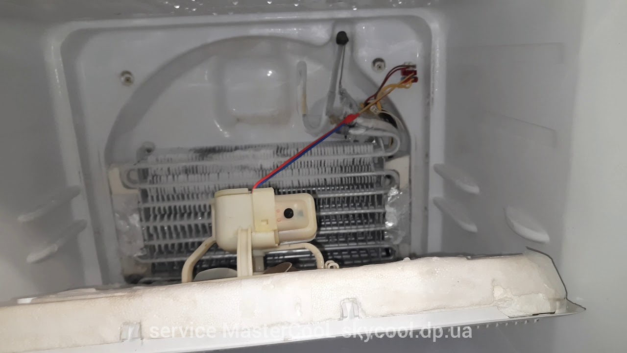 Почему холодильник часто. Термостат холодильника Samsung no Frost. Холодильник Индезит ноу Фрост не отключается. Холодильник Samsung rl28fbsw/si не отключается. Холодильник Индезит не отключается.