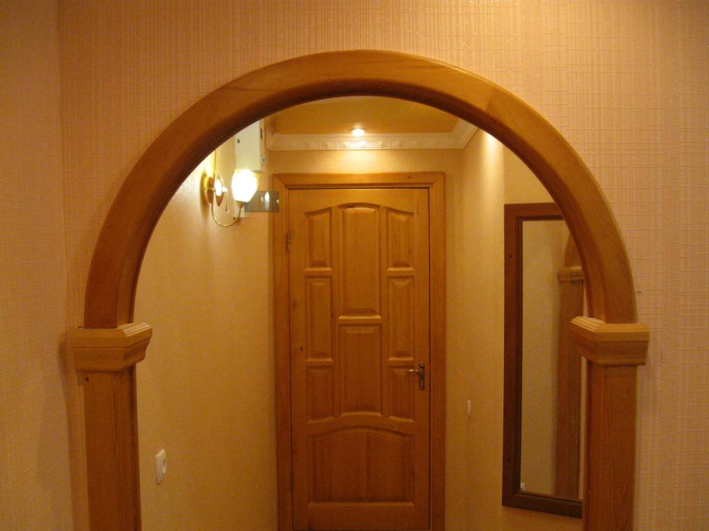 Арка дверной проем установка. Дверные арки. Арка межкомнатная. Деревянная арка. Полукруглая арка.
