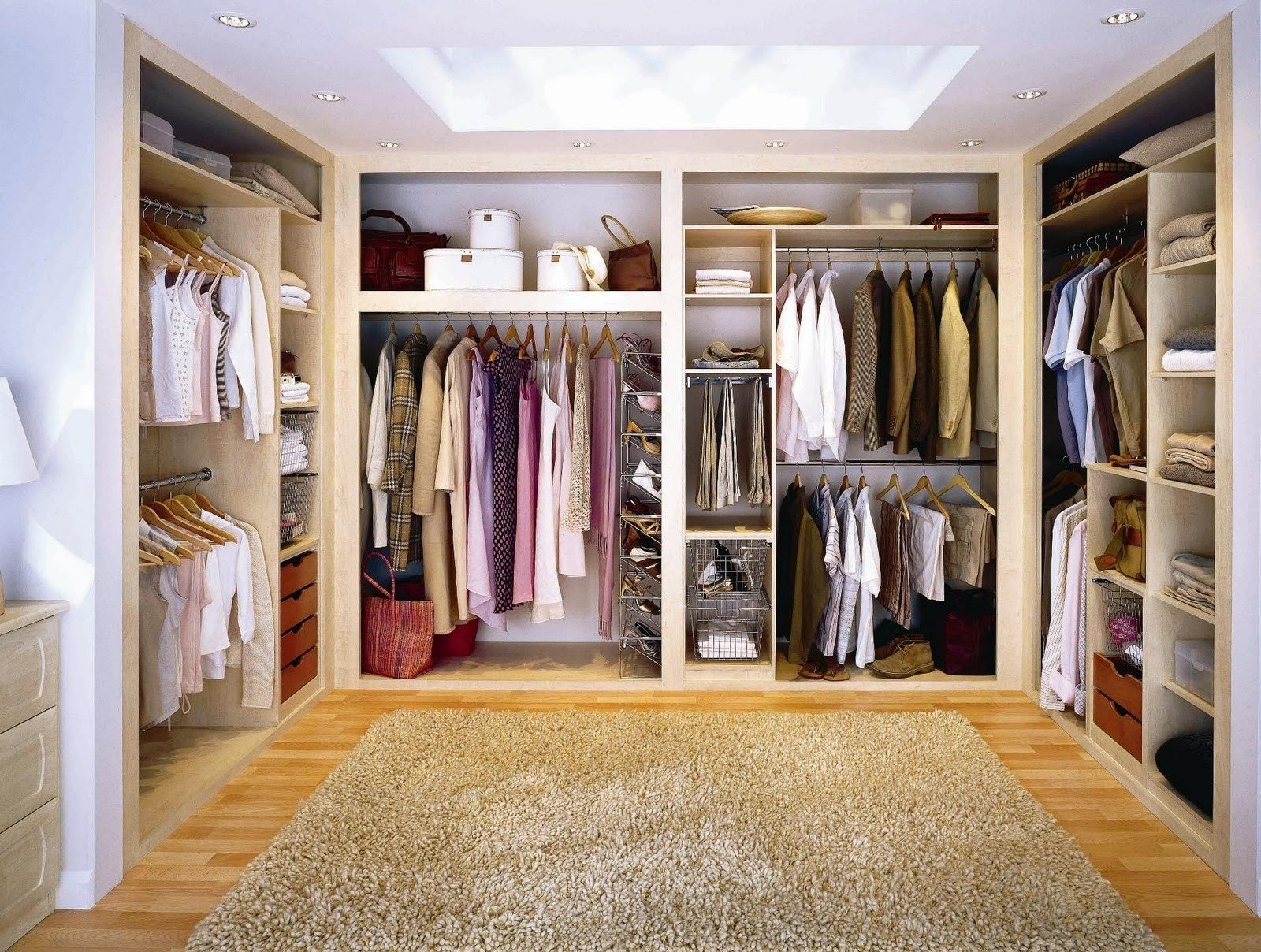 Организовать гардероб. Гардеробные комнаты. Идеи гардеробной комнаты. Комната с гардеробной. Гардеробные в частном доме.