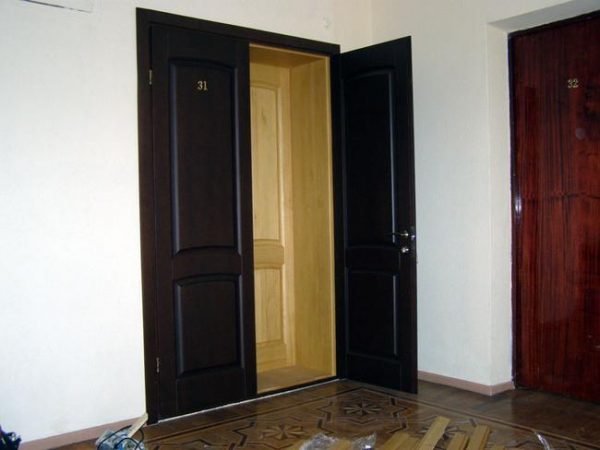 Дверь с плотным притвором