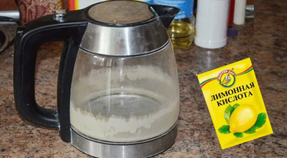 Отмыть чайник от накипи лимонной кислотой. Лимонная кислота от накипи в чайнике. Накипь лимонная кислота электрический чайник. Накипь в чайнике лимонной кислотой. Чистка электрочайника от накипи.