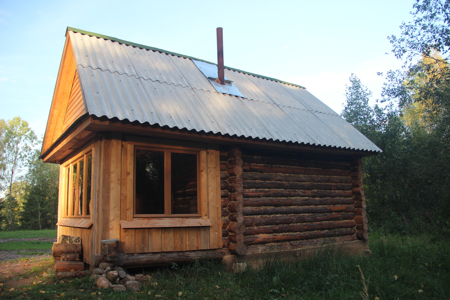 Баня в деревне фото. Деревенская баня. Простая деревенская баня. Небольшие Деревенские бани. Деревенская баня снаружи.