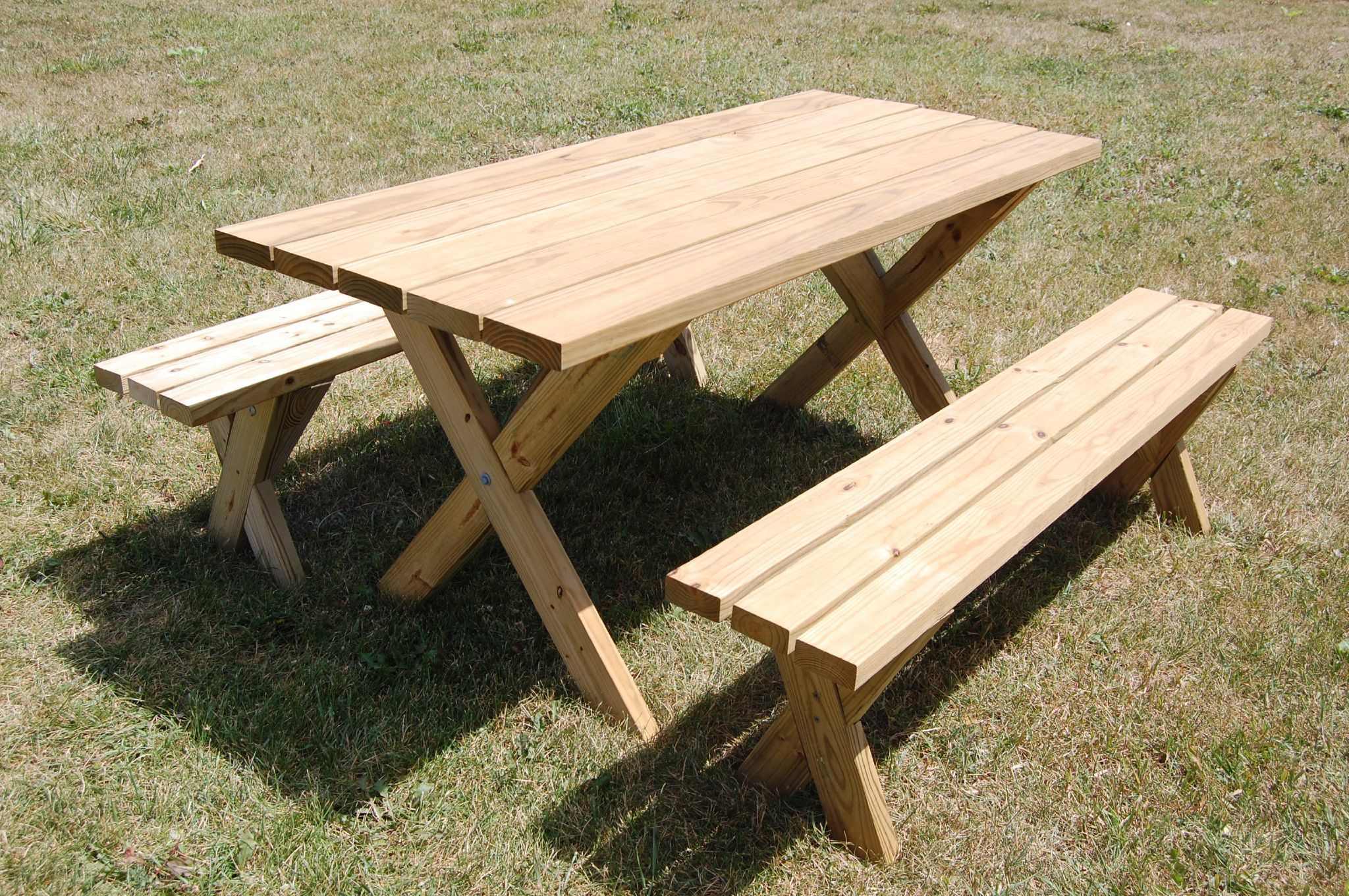 Деревянные столы и лавки для дачи
